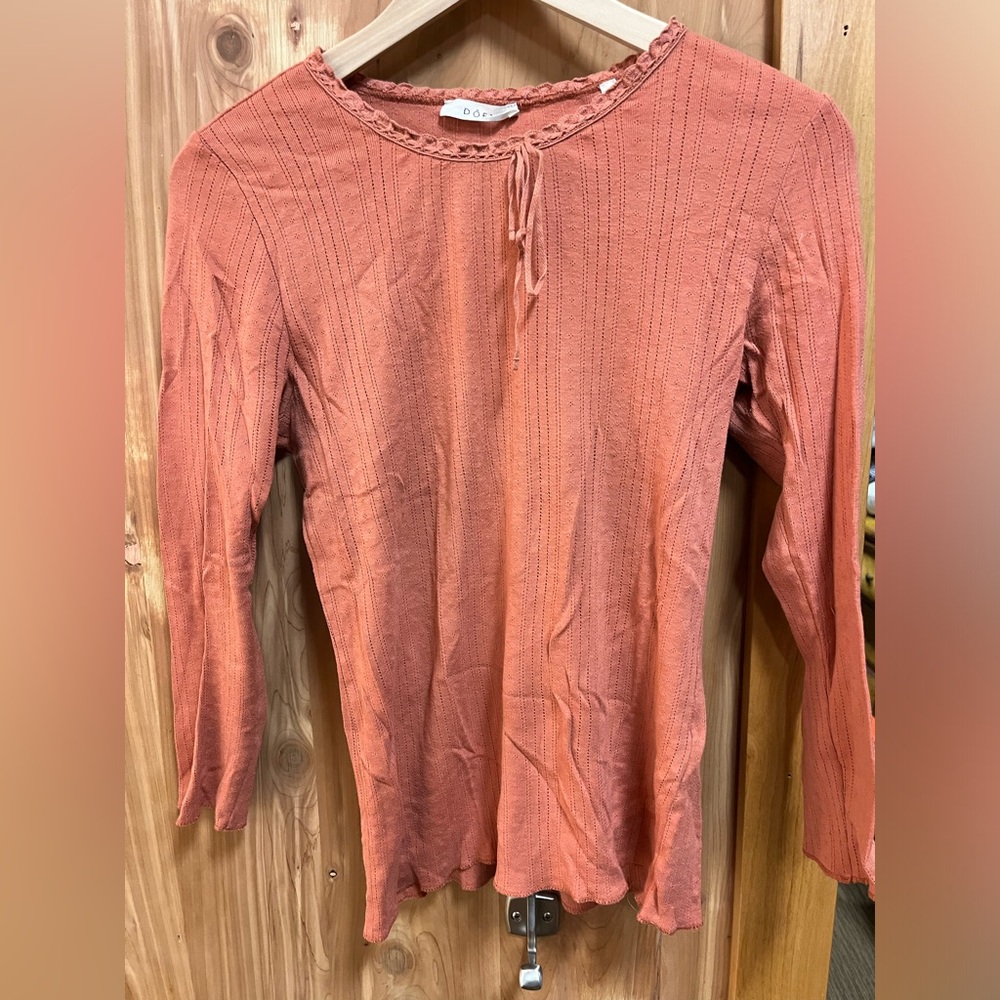 NWOT Doen Pointelle Annie tee, size m, rust color